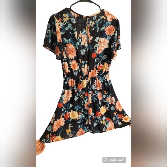 Floral Flare Summer/Spring Wedding Guest Dress - Picture 2 of 3